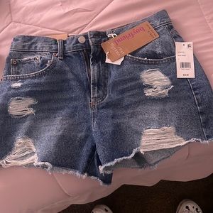 Vanilla star boyfriend mid rise shorts